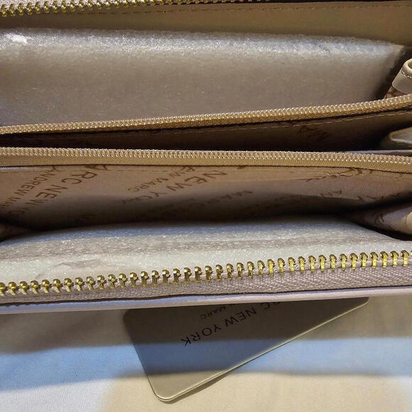 Marc New York Clutch bag Pink New with Tags - Picture 6 of 8